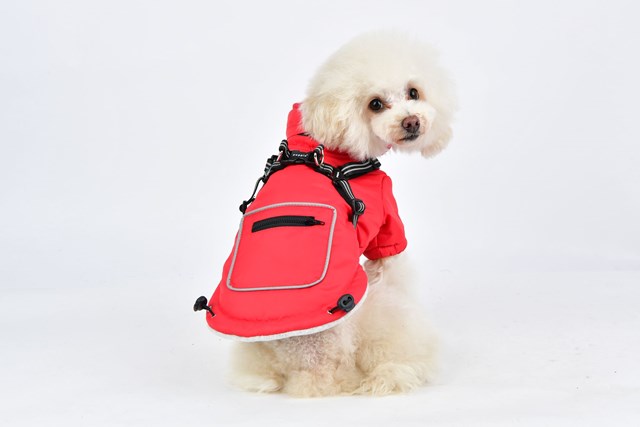 Mallory Red - Hundtäcke med Integrerad Sele