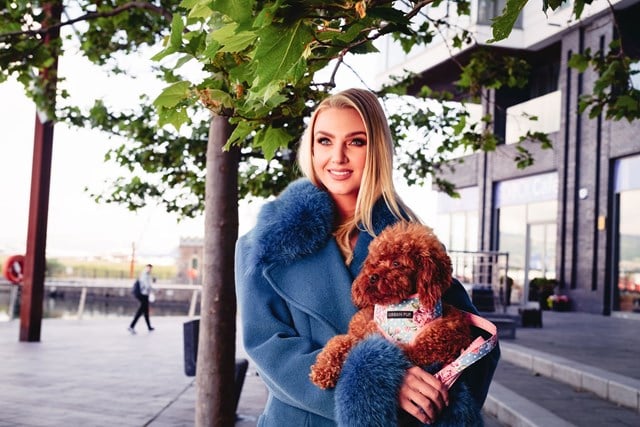 Vintage Rose Floral Hundsele